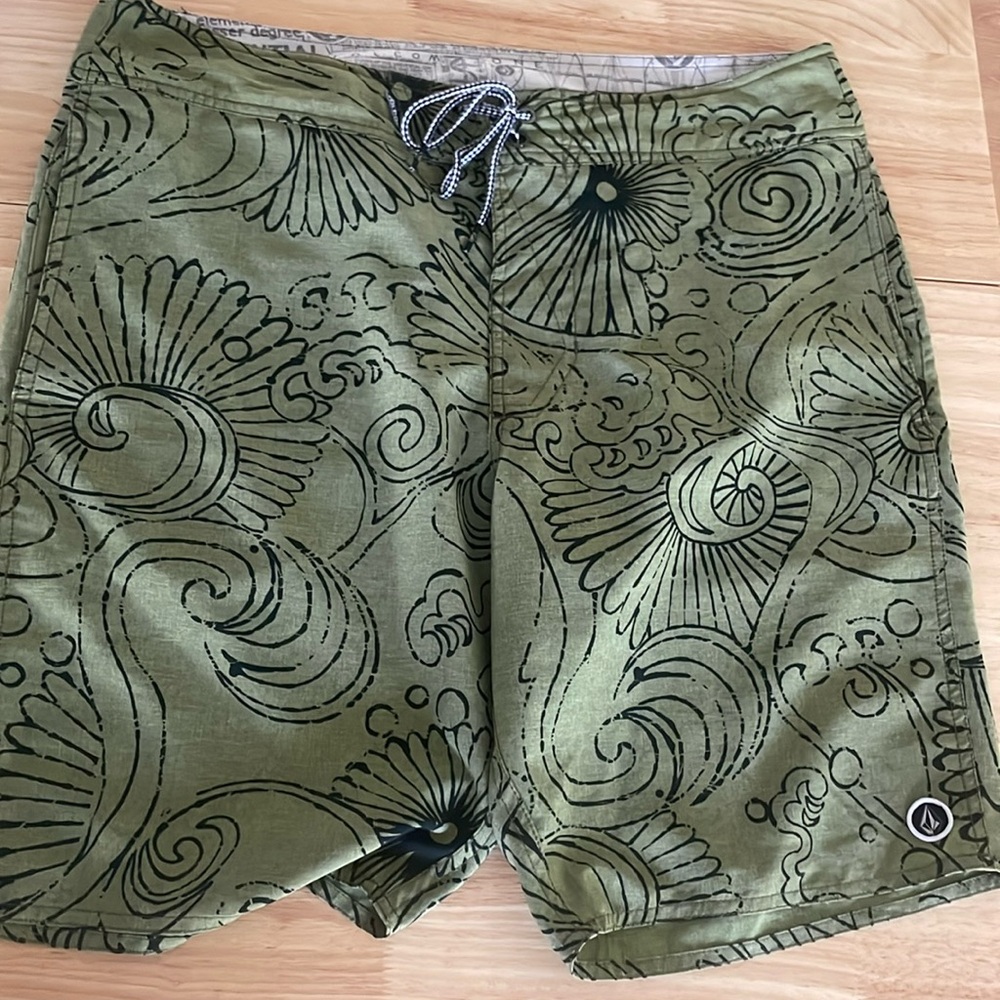 Volcom amphibian board shorts size 36 green with black